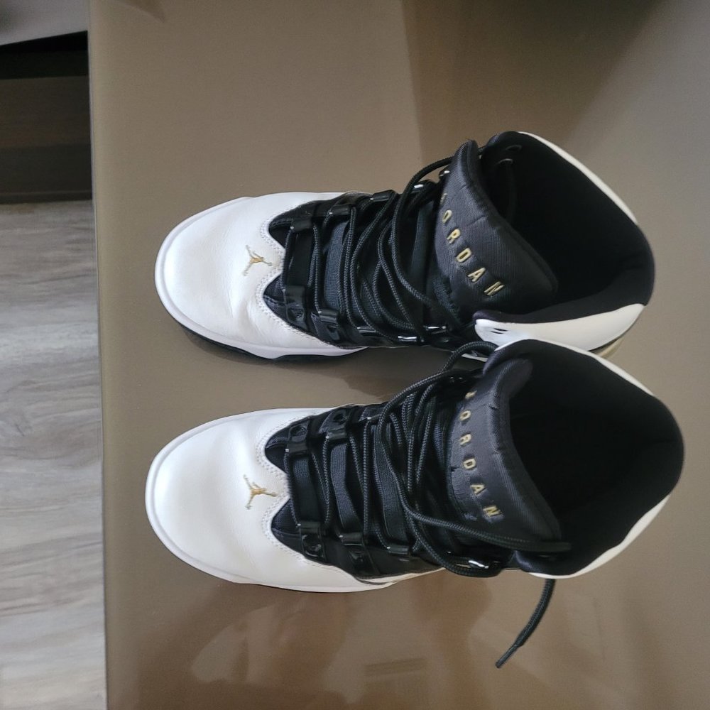 Air Jordan Max Aura white black gold big boys size 8.5 - Picture 6 of 16